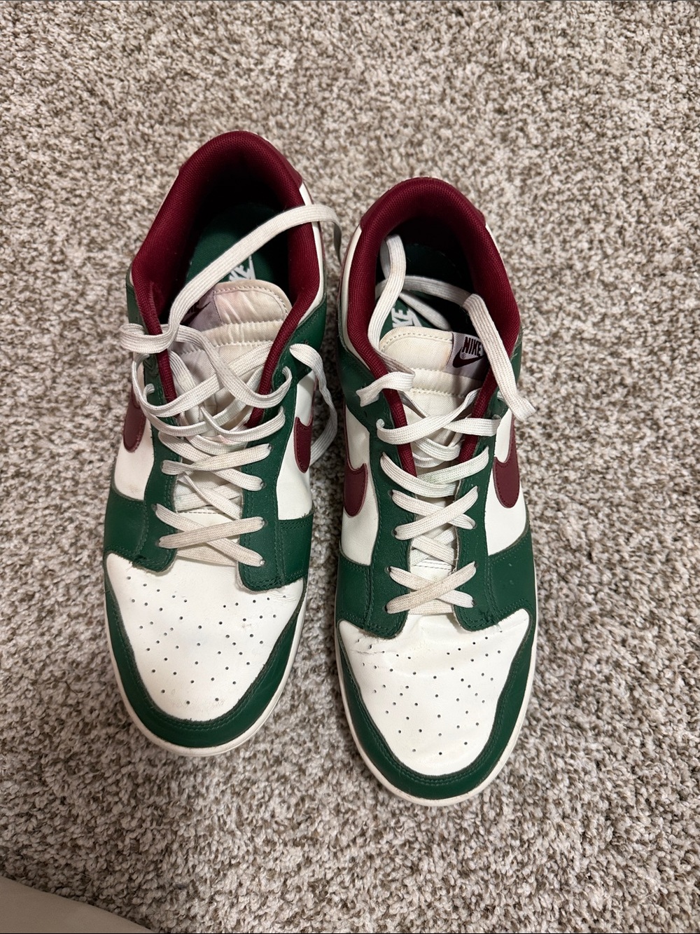 Nike Low-Top Sneakers in White, Green & Maroon